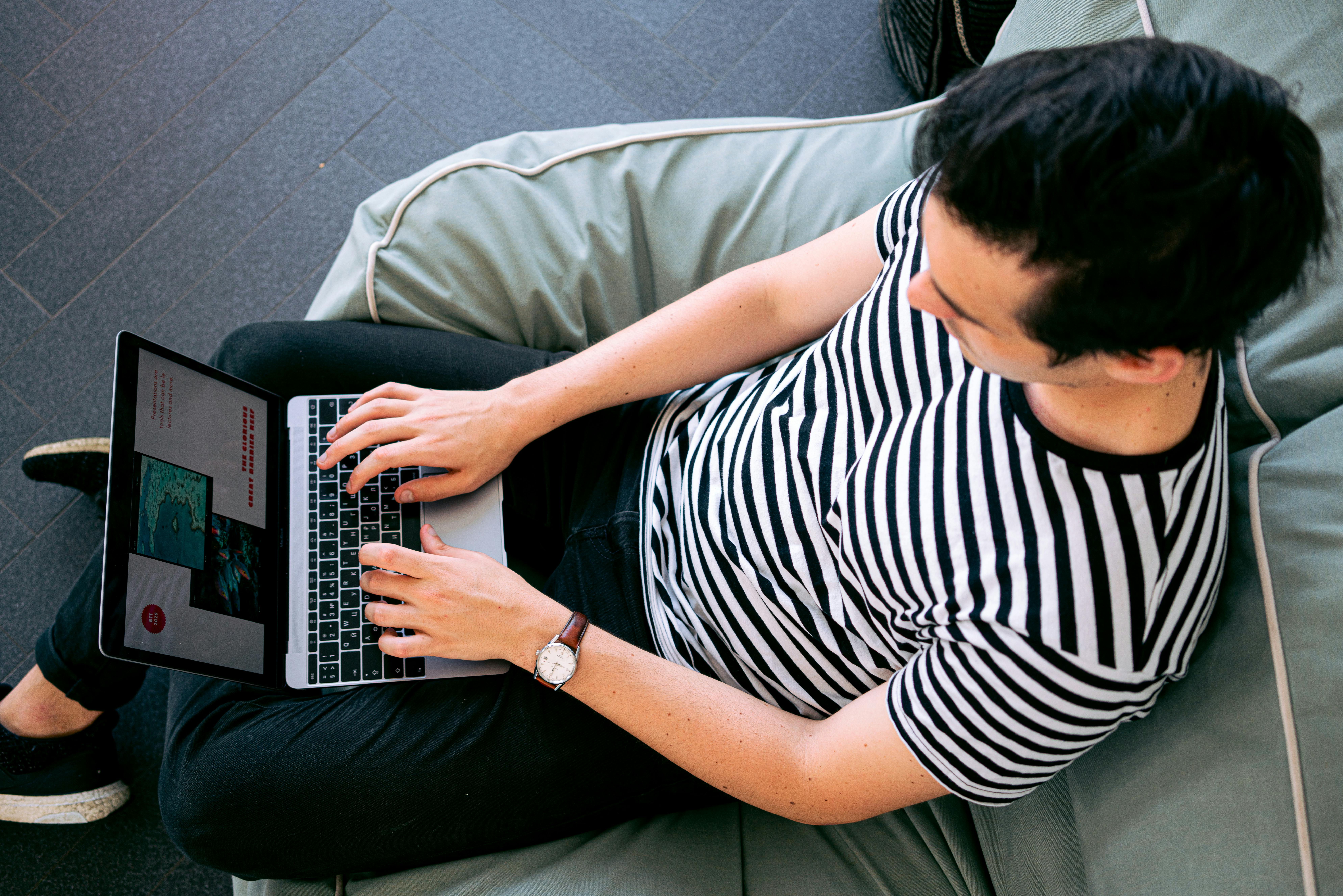 man blogging