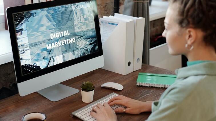 Digital Marketing Tips for Life Coaches to Attract Clients